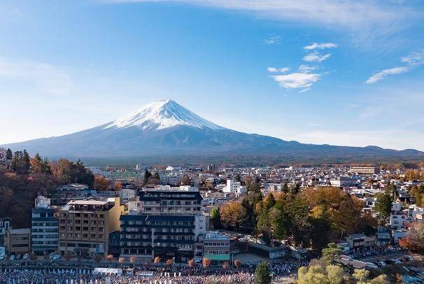 富士山，早期历史印记与传说的交织之地