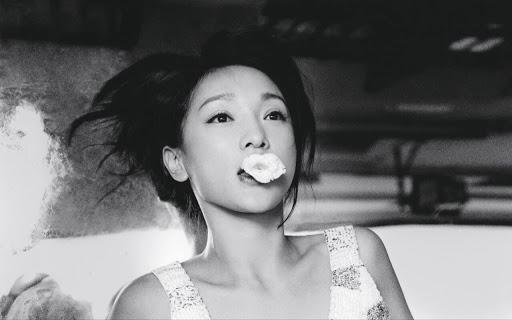 揭秘历史长河中的最早婚纱秀，浪漫瞬间的璀璨瞬间