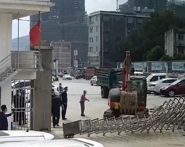苏佩忠拆校门事件，探寻历史真相与背后故事