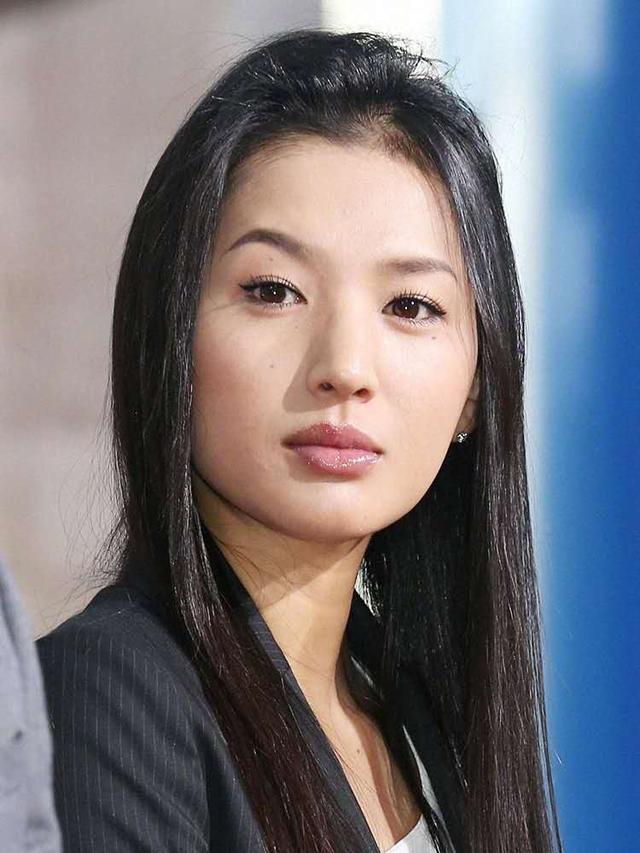 探寻悲剧真相，知名女星家中身亡事件揭秘