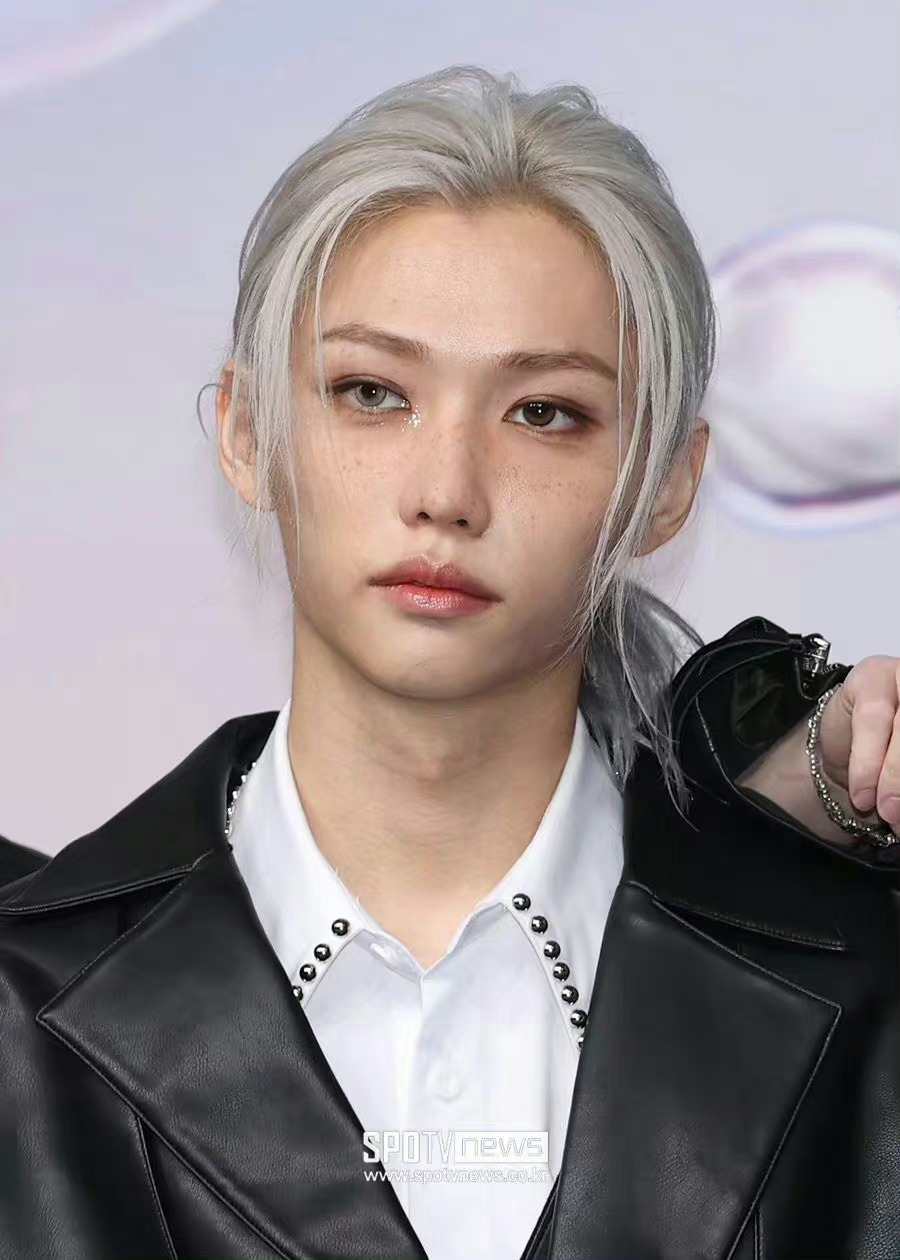 李龙馥重塑魅力瞬间，早期回归造型赏析