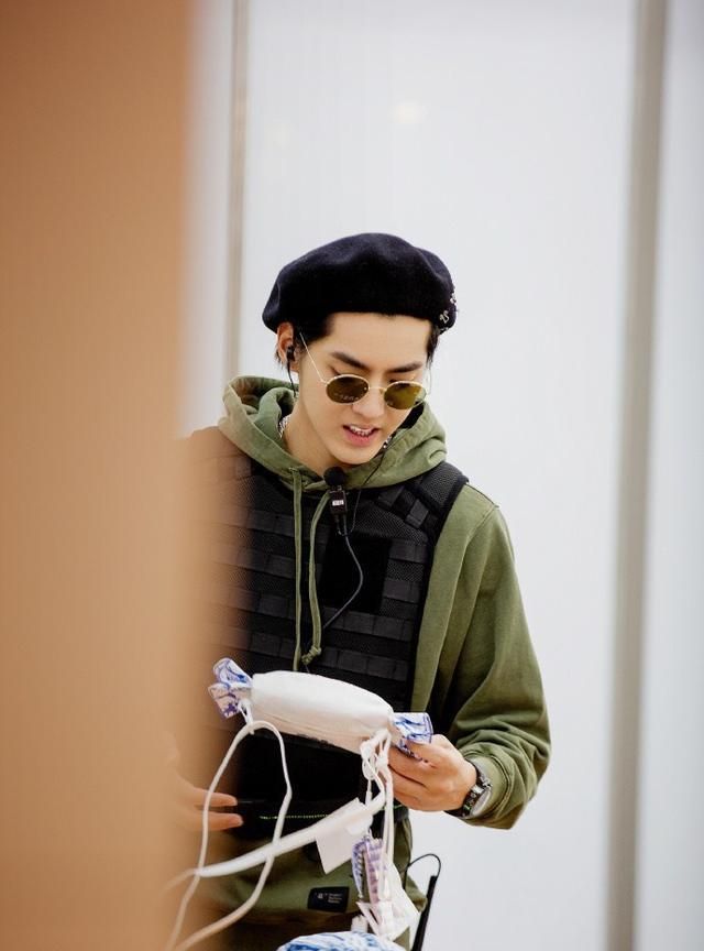 吴亦凡早期综艺节目曝光，揭开神秘面纱下的真实自我