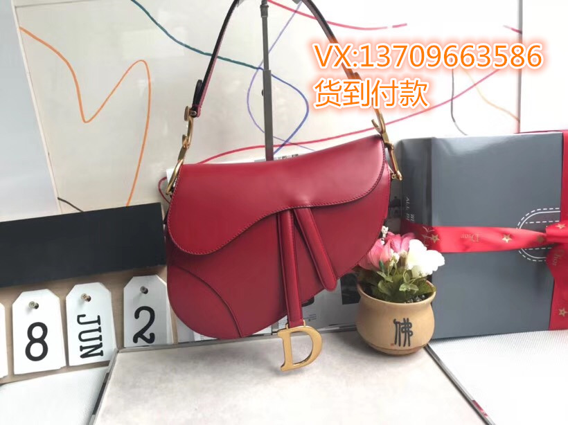 迪奥最早款男包，时尚先锋的历史印记探索