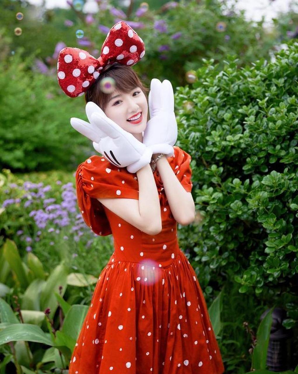 毛晓彤迪士尼之旅，探寻最早的美好时光