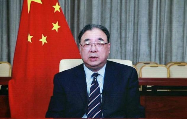 卫健委首任主任，推动中国医疗卫生事业发展的先驱者