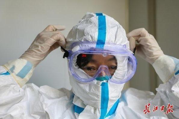 中国疫情起源与初始防控之路，早期信息的回溯与解析